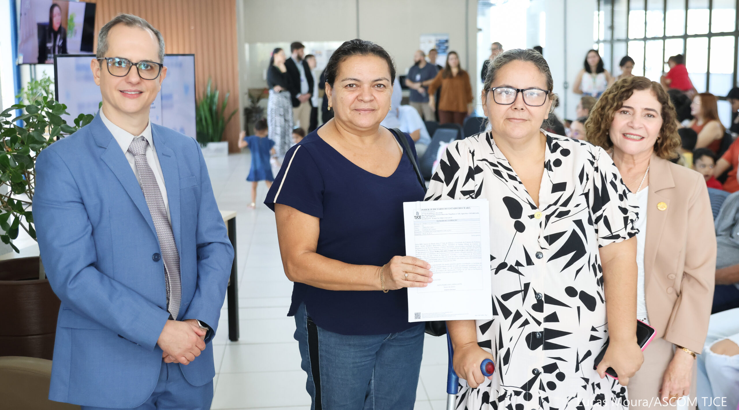 3ª Vara da Infância e Juventude entrega 33 mandados para registro de adoções