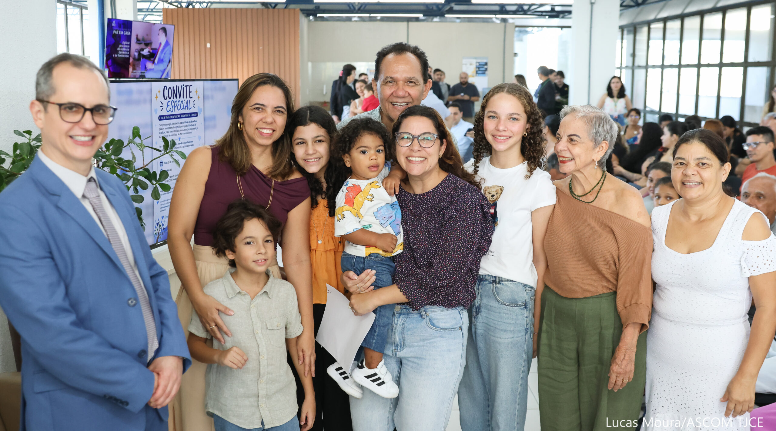 3ª Vara da Infância e Juventude entrega 33 mandados para registro de adoções