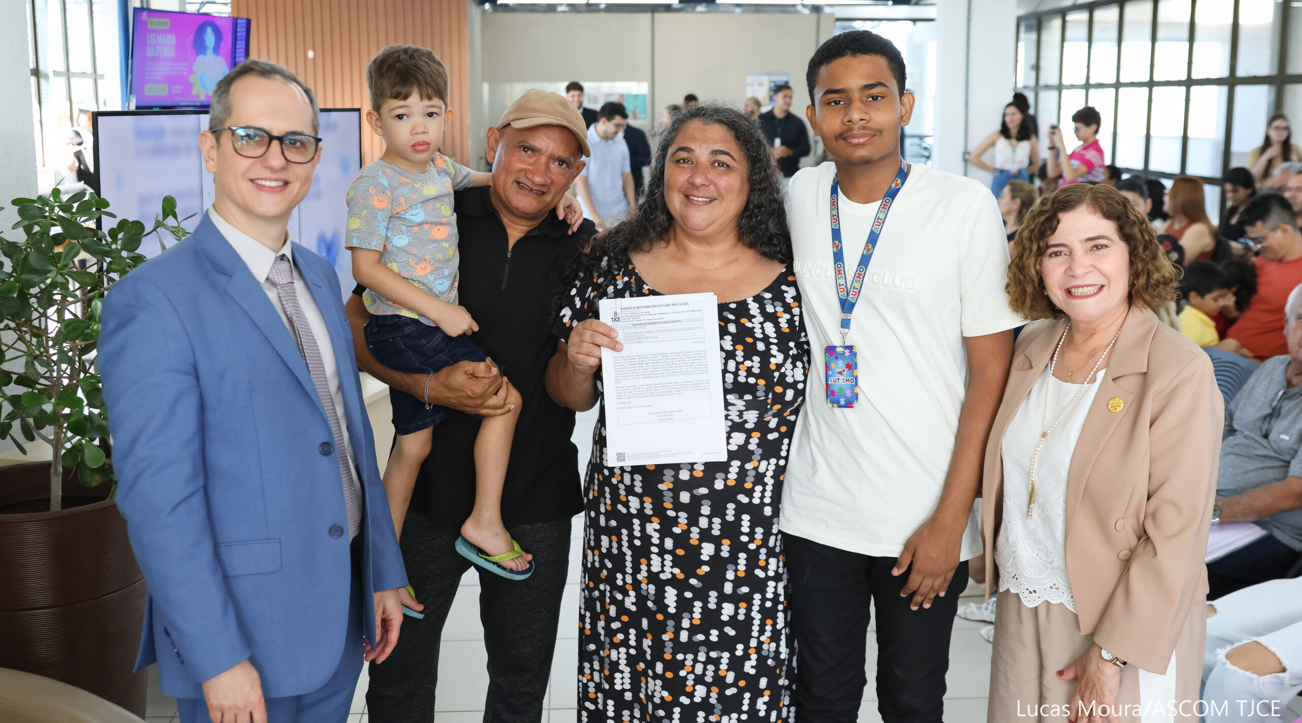 3ª Vara da Infância e Juventude entrega 33 mandados para registro de adoções