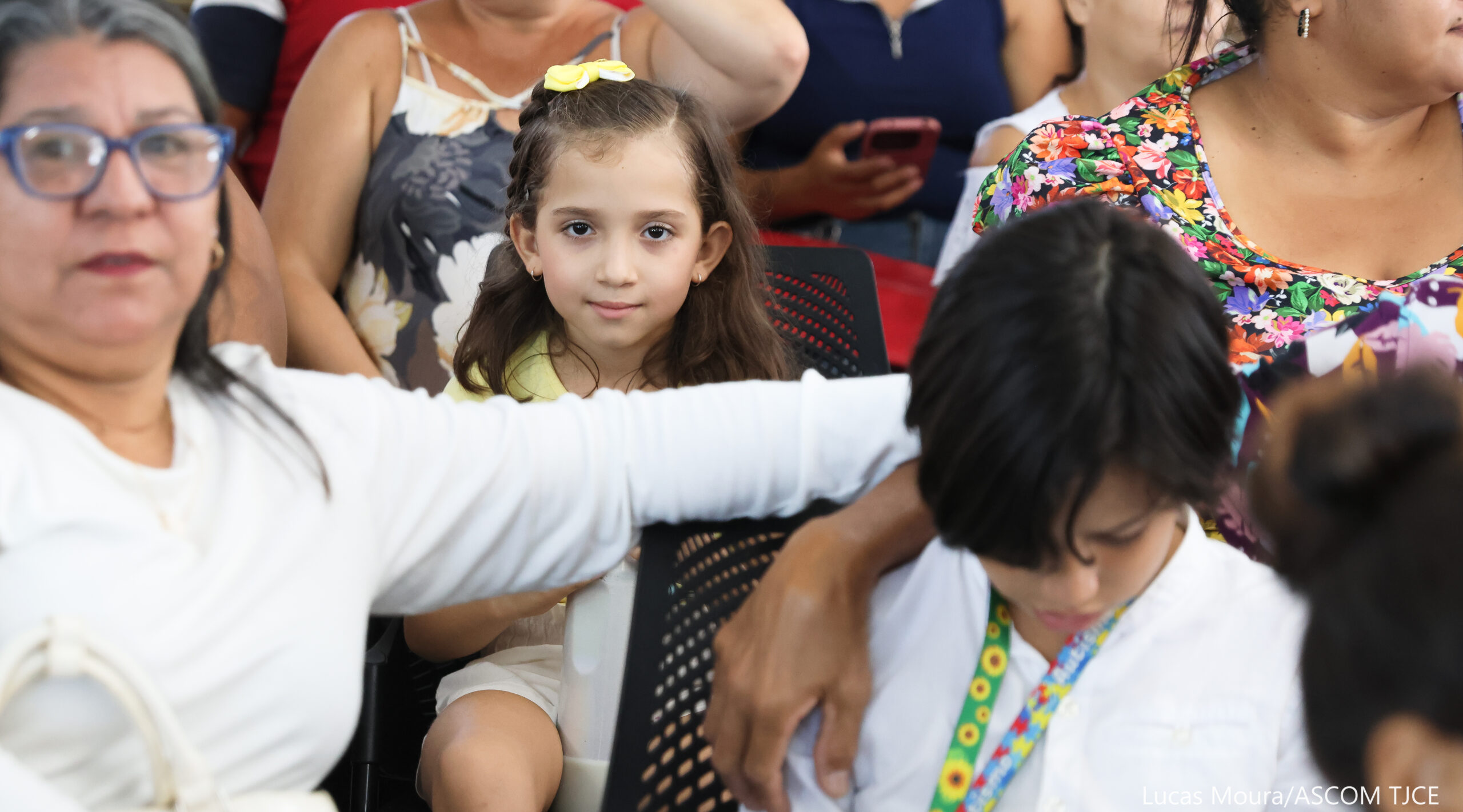 3ª Vara da Infância e Juventude entrega 33 mandados para registro de adoções