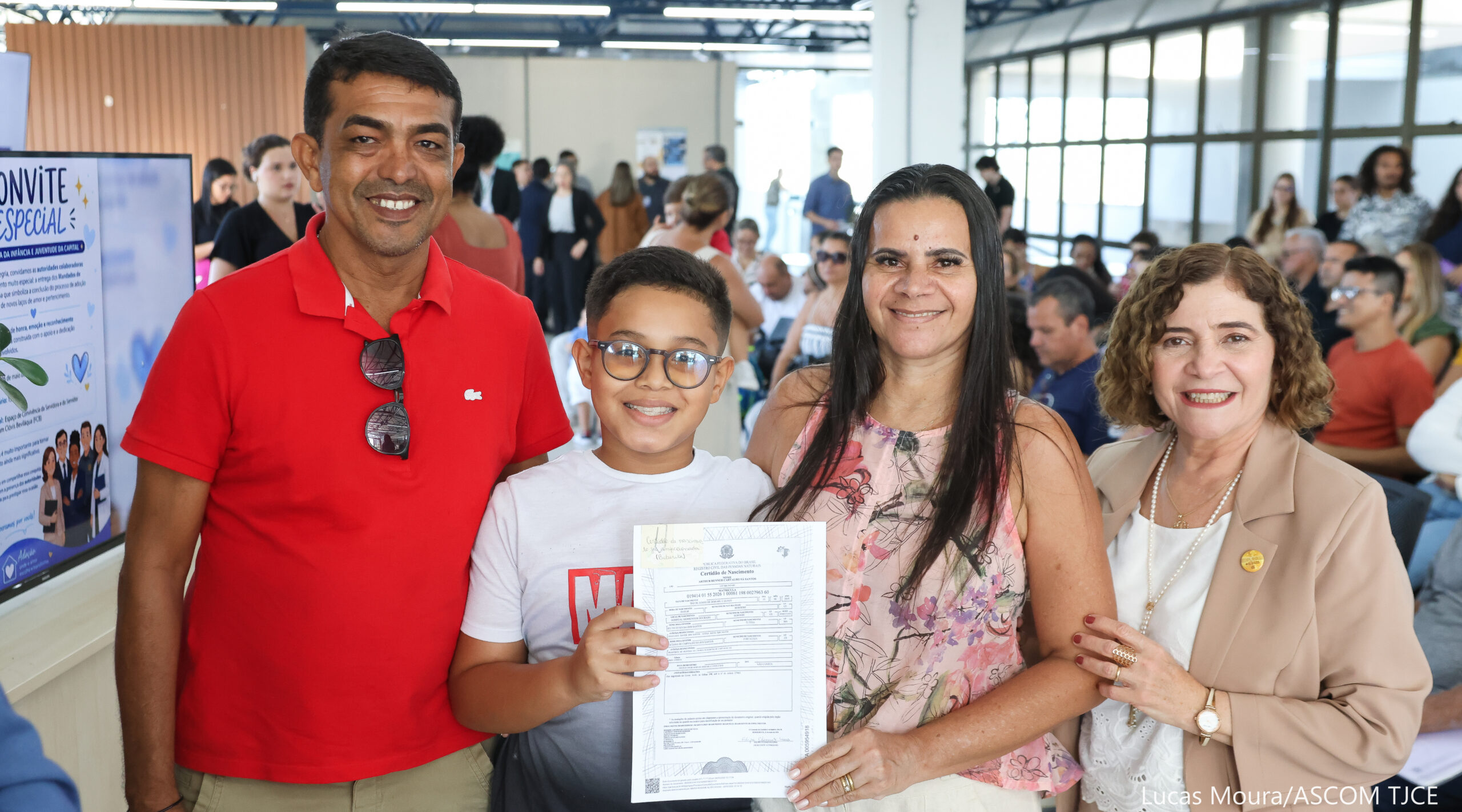 3ª Vara da Infância e Juventude entrega 33 mandados para registro de adoções