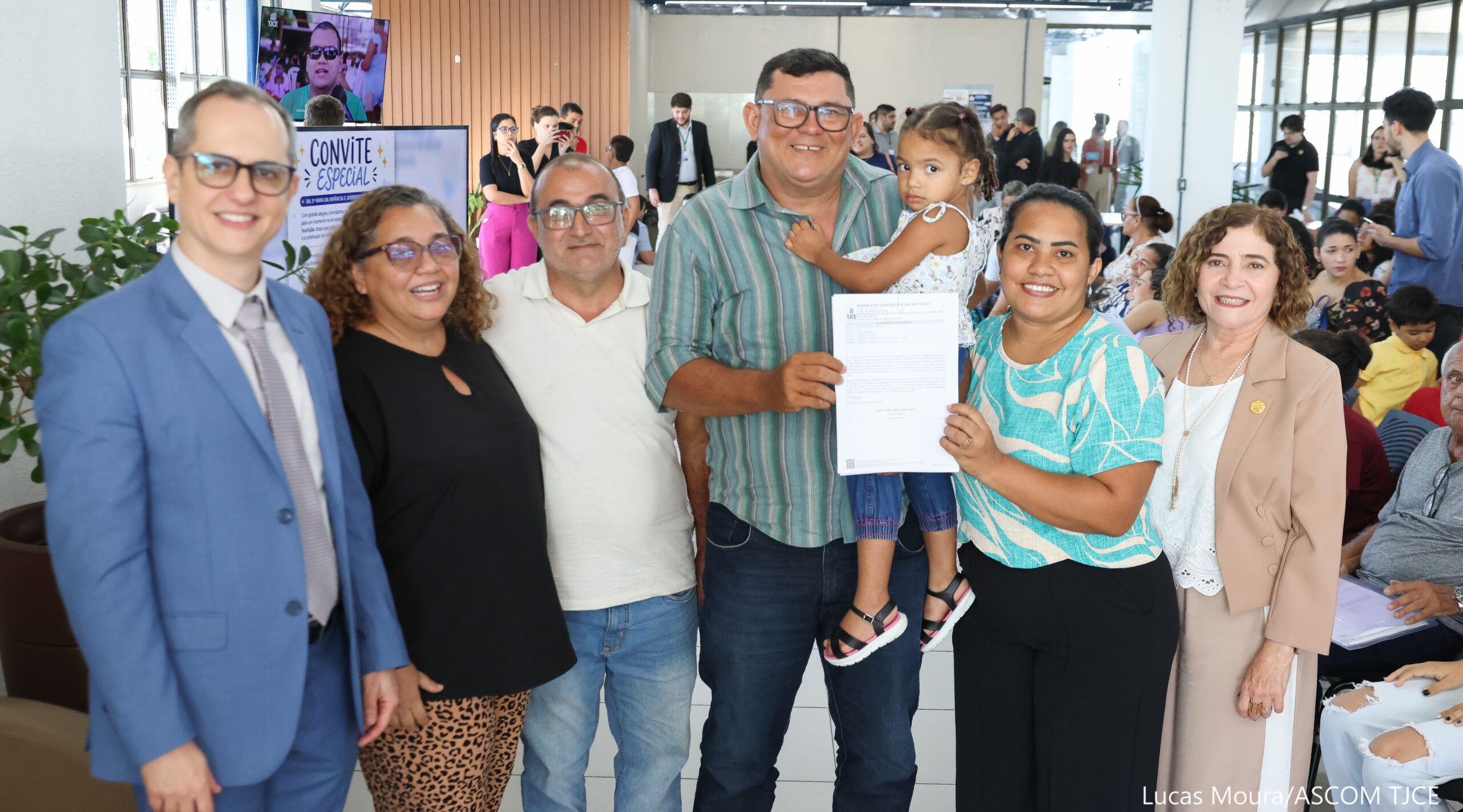 3ª Vara da Infância e Juventude entrega 33 mandados para registro de adoções