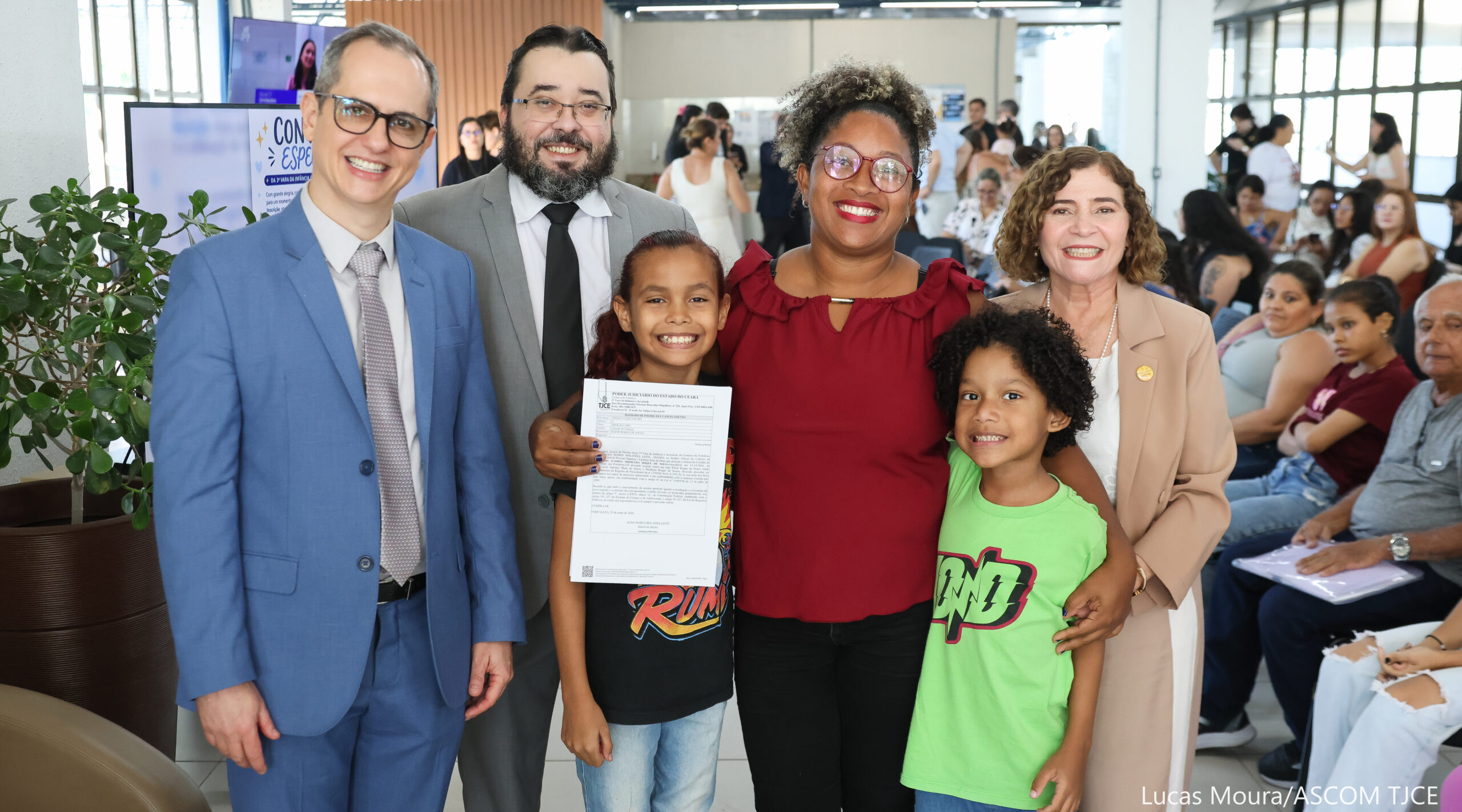 3ª Vara da Infância e Juventude entrega 33 mandados para registro de adoções
