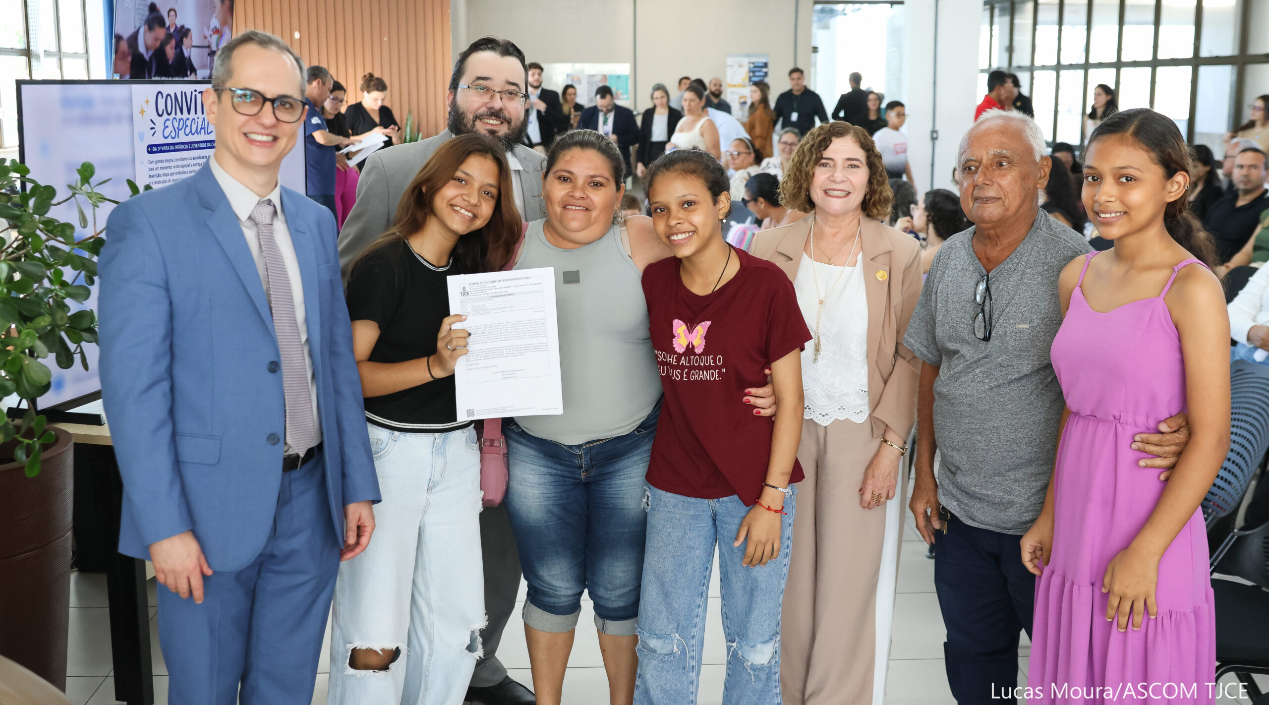 3ª Vara da Infância e Juventude entrega 33 mandados para registro de adoções