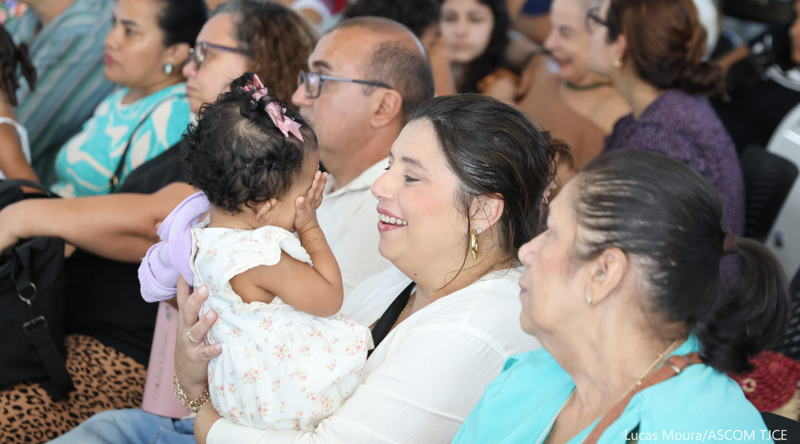 3ª Vara da Infância e Juventude entrega 33 mandados para registro de adoções