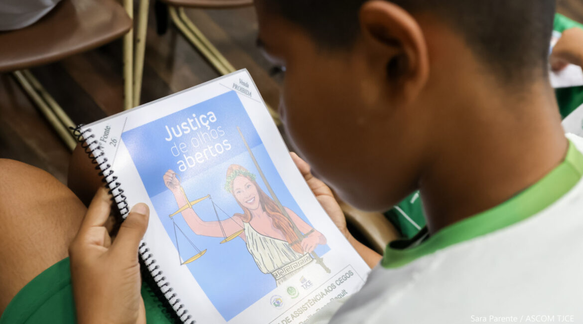 “Justiça de Olhos Abertos” leva alunas(os) cegas(os) ao FCB para acompanhar sessão de júri inclusiva nesta sexta (26)