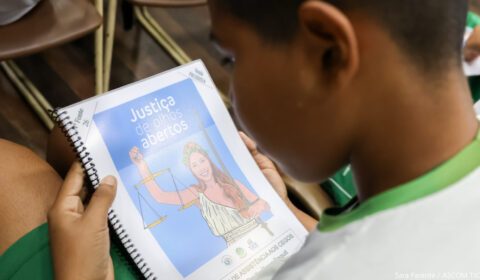 “Justiça de Olhos Abertos” leva alunas(os) cegas(os) ao FCB para acompanhar sessão de júri inclusiva nesta sexta (26)