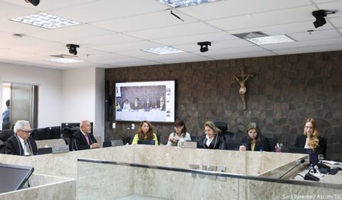 Banco deve pagar indenização por realizar descontos indevidos em benefício de criança com deficiência