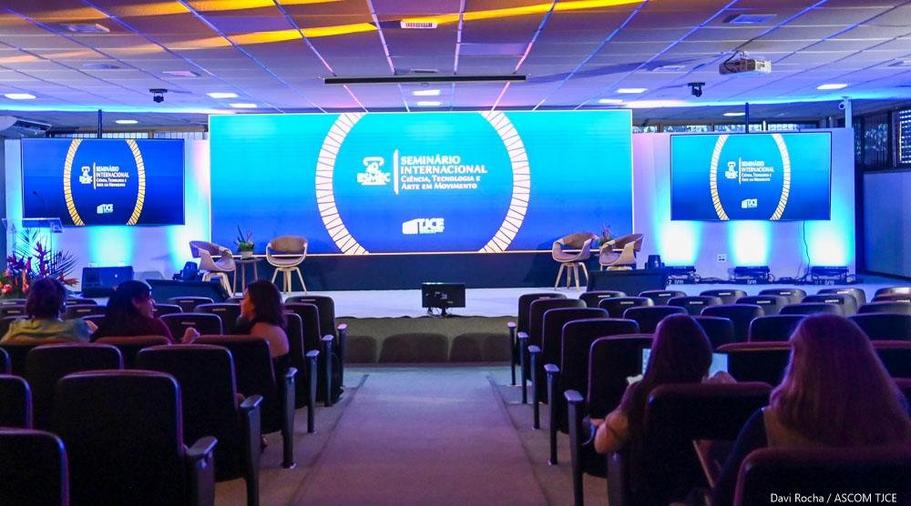 Homenagens a ex-diretores marcam segundo dia de comemorações dos 40 anos da Esmec