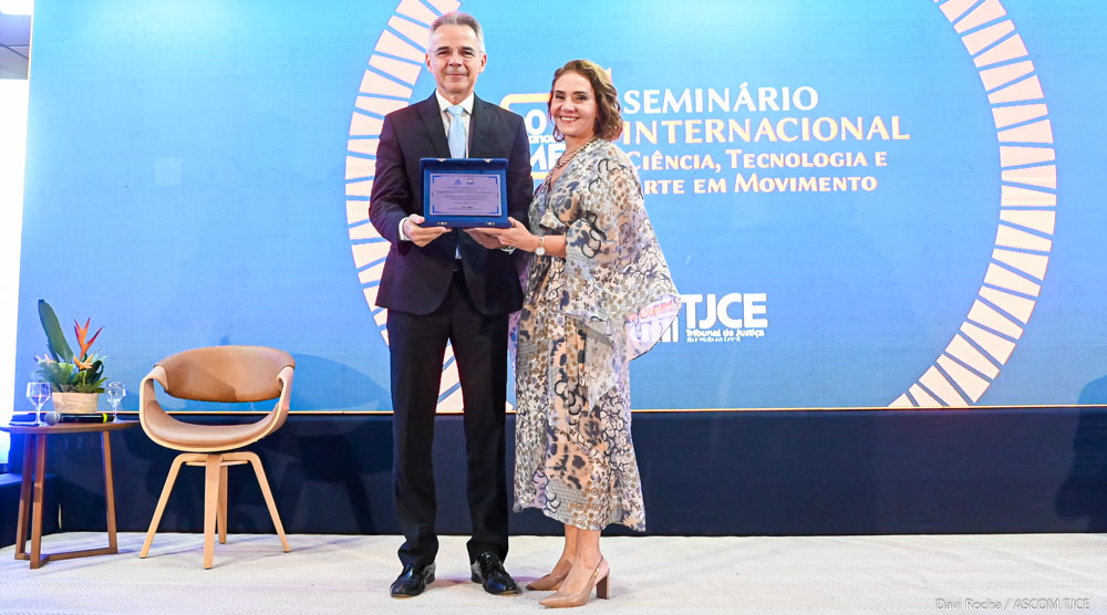 Homenagens a ex-diretores marcam segundo dia de comemorações dos 40 anos da Esmec