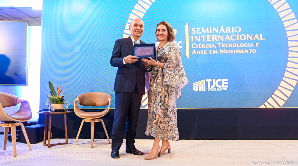 Homenagens a ex-diretores marcam segundo dia de comemorações dos 40 anos da Esmec