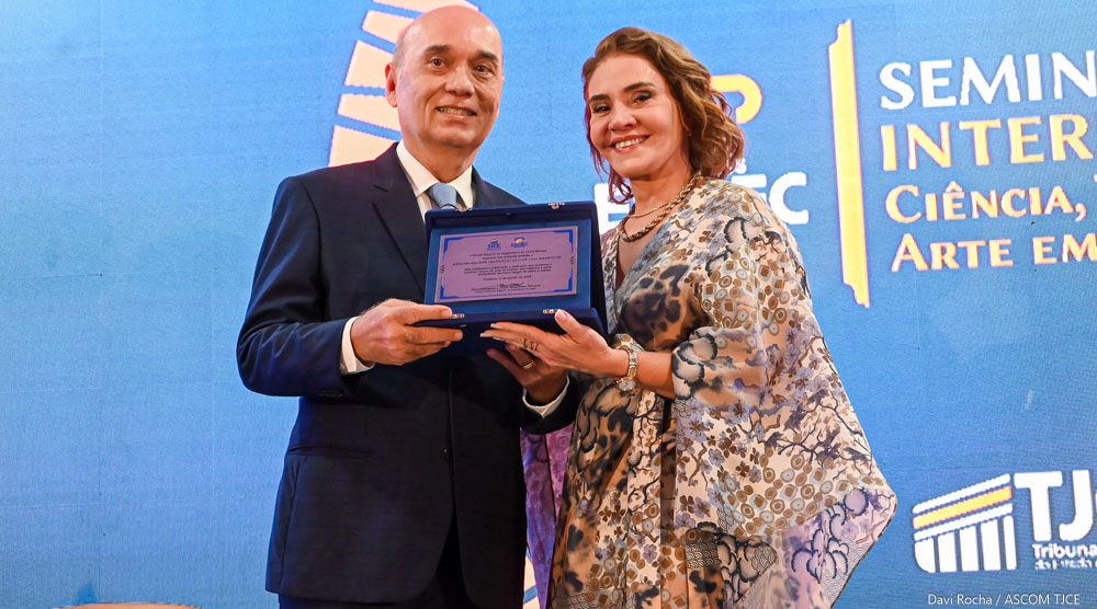 Homenagens a ex-diretores marcam segundo dia de comemorações dos 40 anos da Esmec