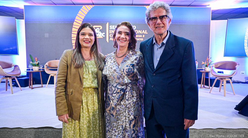 Homenagens a ex-diretores marcam segundo dia de comemorações dos 40 anos da Esmec
