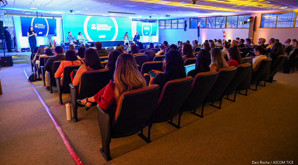 Homenagens a ex-diretores marcam segundo dia de comemorações dos 40 anos da Esmec