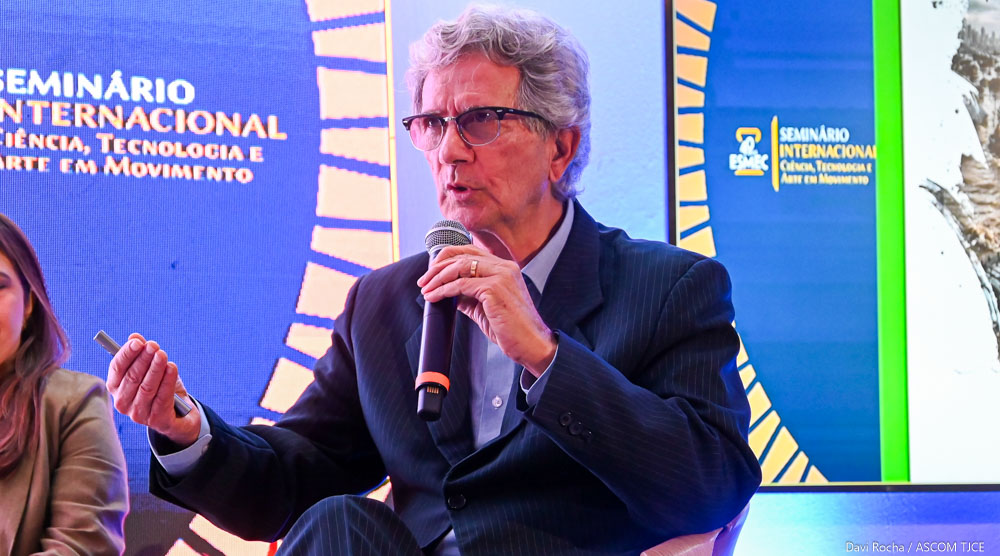 Homenagens a ex-diretores marcam segundo dia de comemorações dos 40 anos da Esmec
