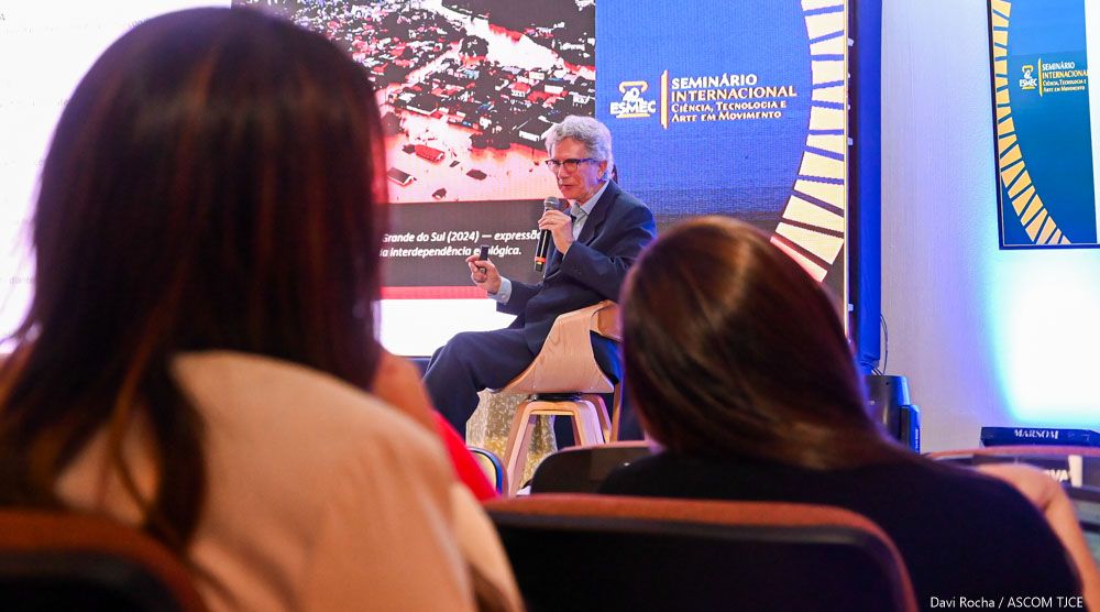 Homenagens a ex-diretores marcam segundo dia de comemorações dos 40 anos da Esmec