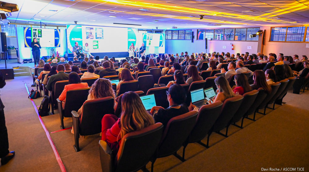 Homenagens a ex-diretores marcam segundo dia de comemorações dos 40 anos da Esmec