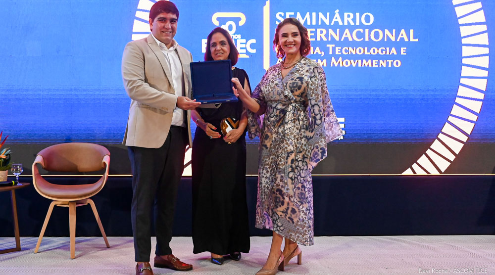 Homenagens a ex-diretores marcam segundo dia de comemorações dos 40 anos da Esmec