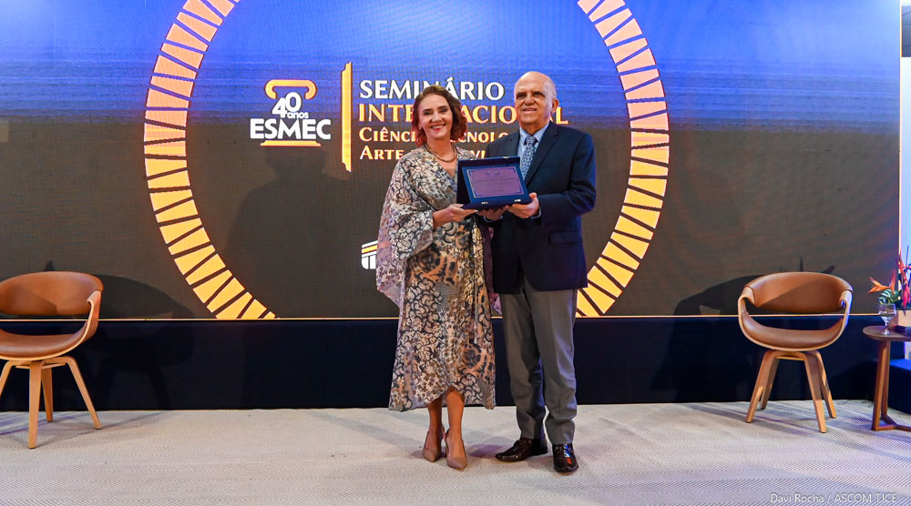 Homenagens a ex-diretores marcam segundo dia de comemorações dos 40 anos da Esmec