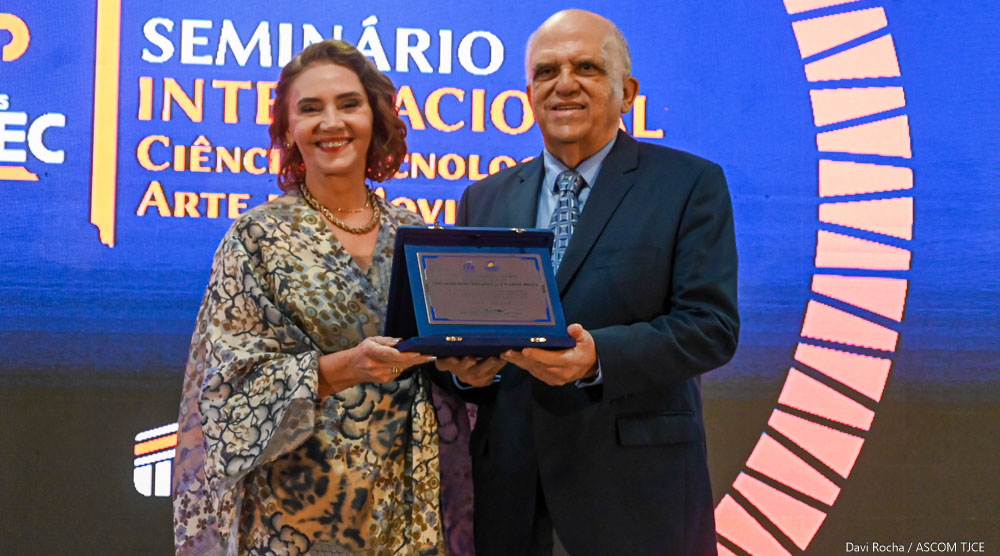 Homenagens a ex-diretores marcam segundo dia de comemorações dos 40 anos da Esmec
