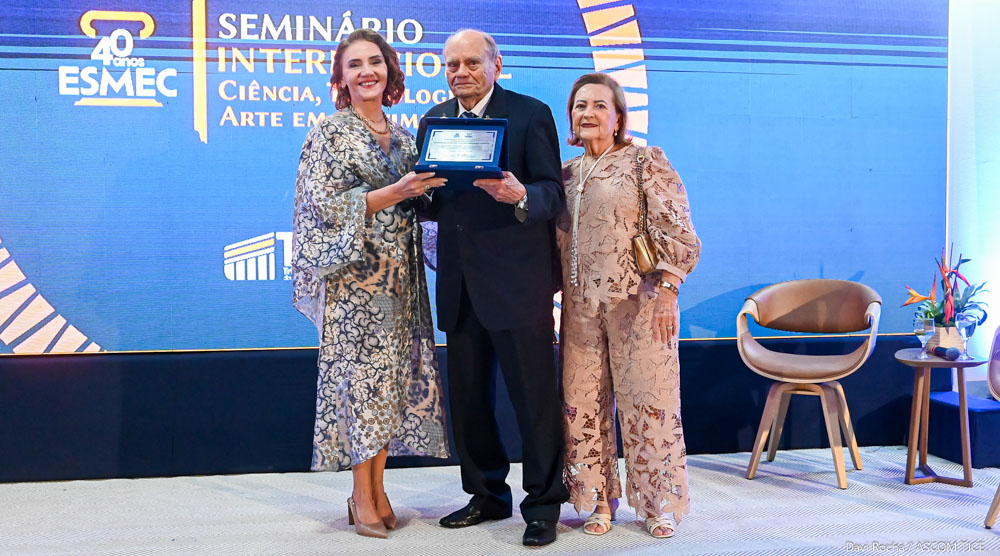 Homenagens a ex-diretores marcam segundo dia de comemorações dos 40 anos da Esmec