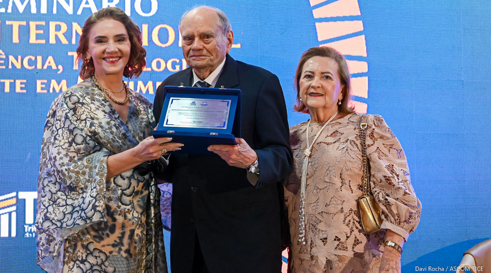 Homenagens a ex-diretores marcam segundo dia de comemorações dos 40 anos da Esmec