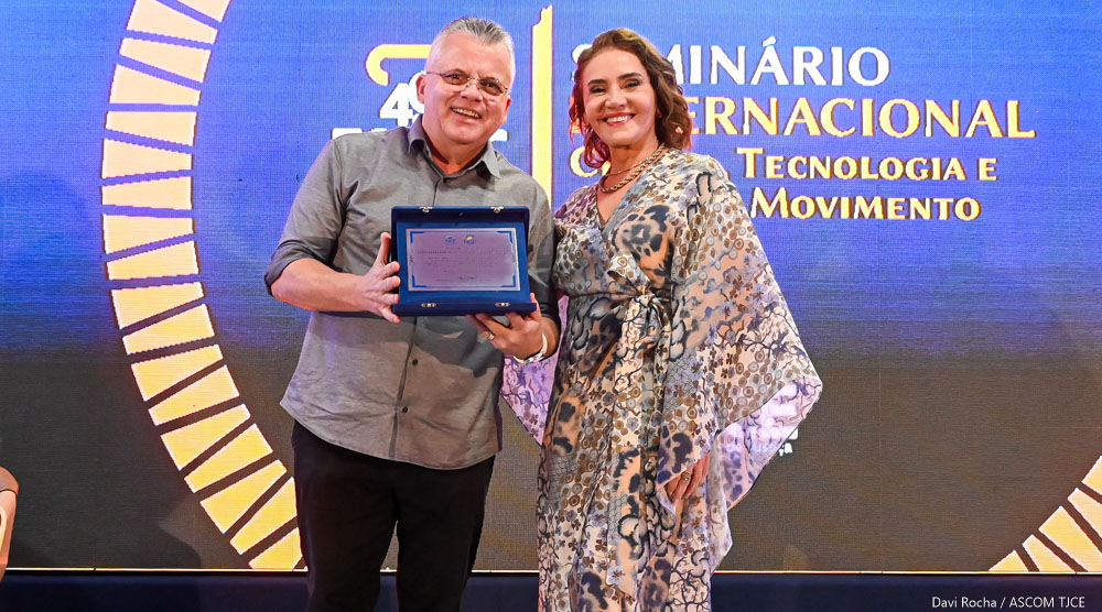 Homenagens a ex-diretores marcam segundo dia de comemorações dos 40 anos da Esmec