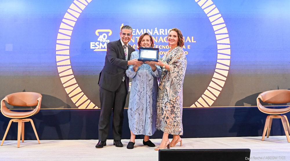 Homenagens a ex-diretores marcam segundo dia de comemorações dos 40 anos da Esmec