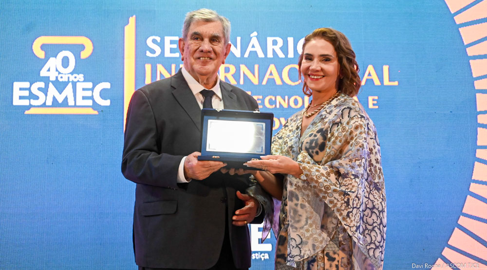 Homenagens a ex-diretores marcam segundo dia de comemorações dos 40 anos da Esmec