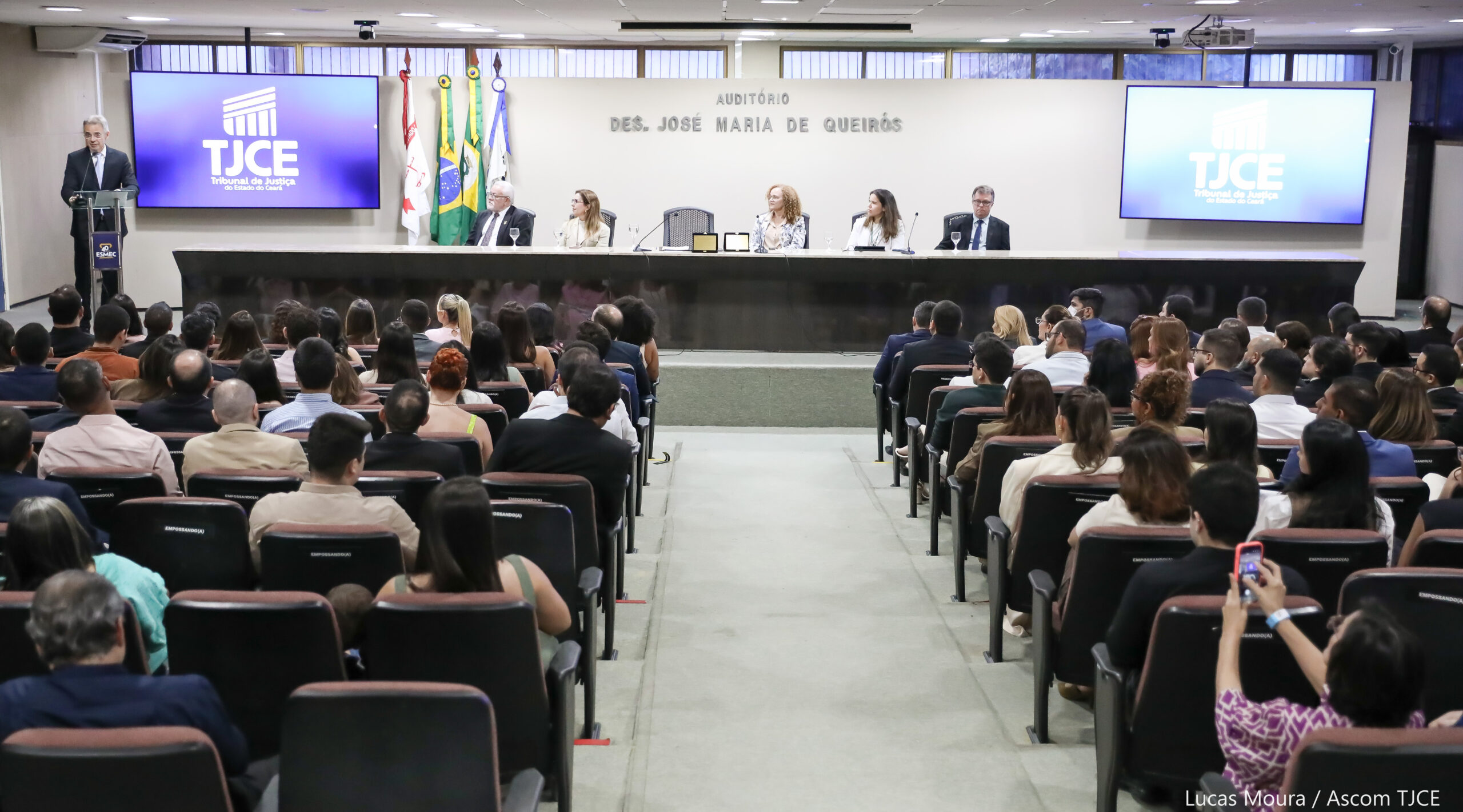 Tribunal de Justiça do Ceará empossa mais de 100 servidoras e servidores em solenidade na Esmec
