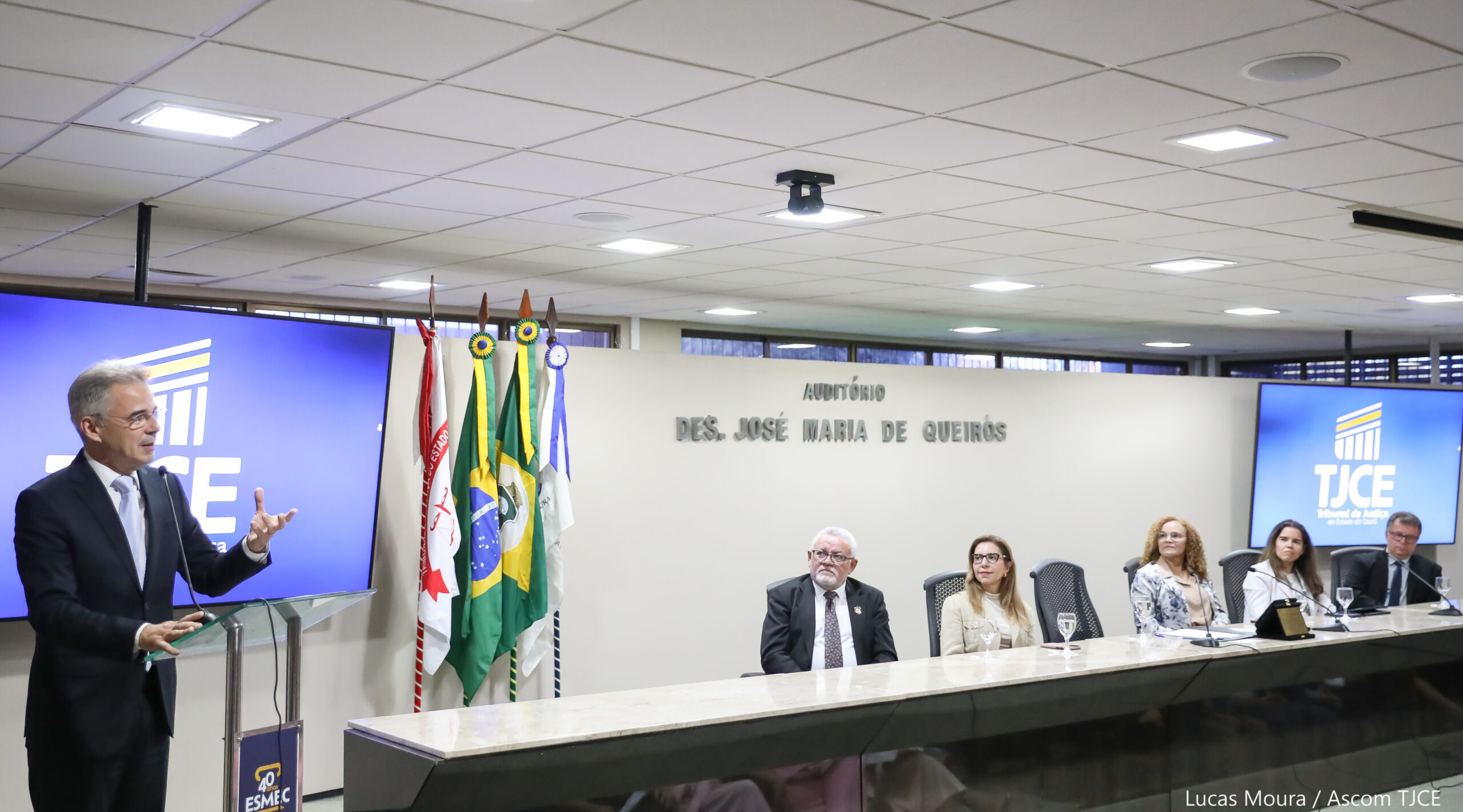 Tribunal de Justiça do Ceará empossa mais de 100 servidoras e servidores em solenidade na Esmec