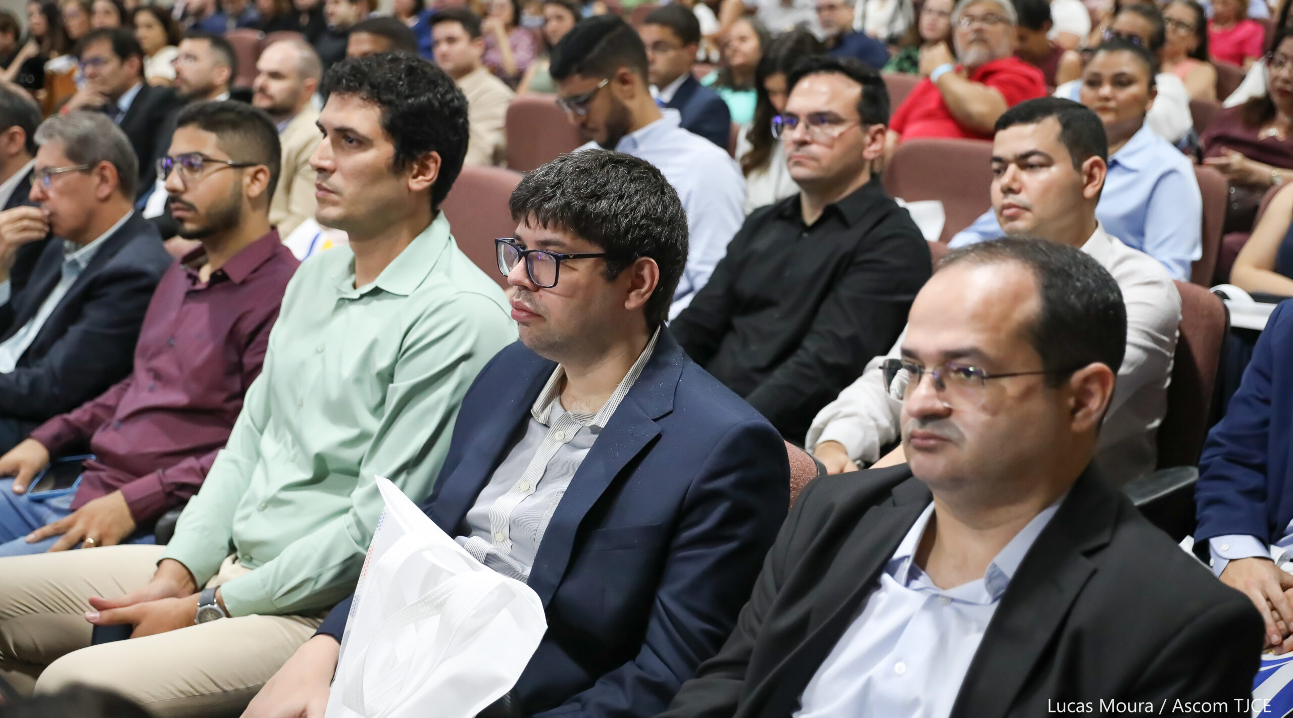 Tribunal de Justiça do Ceará empossa mais de 100 servidoras e servidores em solenidade na Esmec
