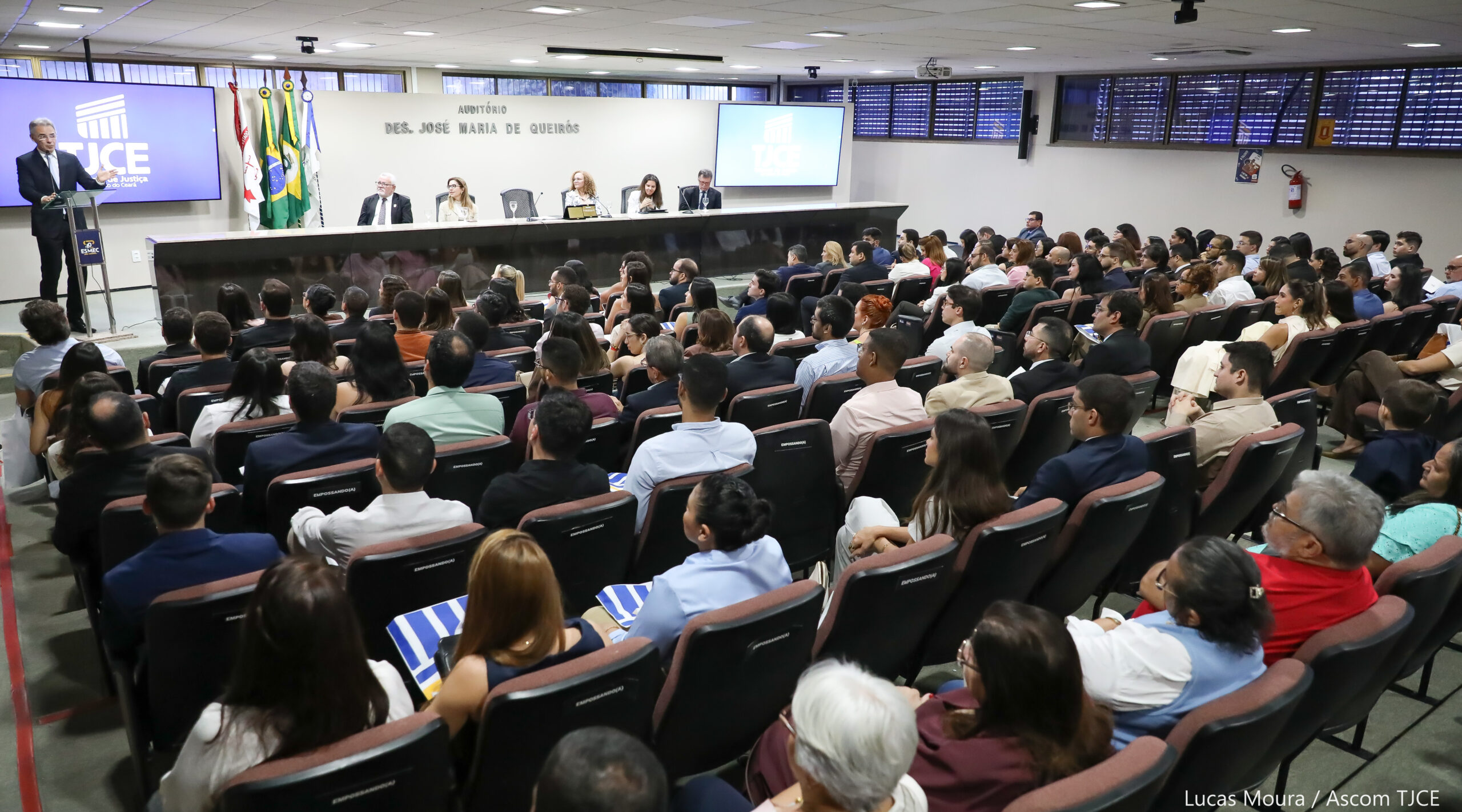 Tribunal de Justiça do Ceará empossa mais de 100 servidoras e servidores em solenidade na Esmec