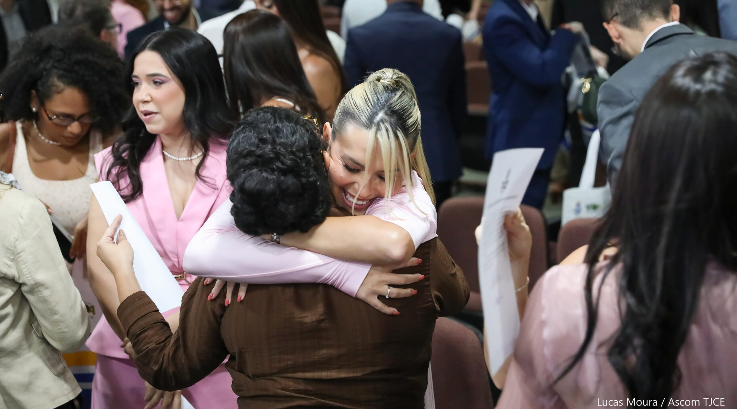 Tribunal de Justiça do Ceará empossa mais de 100 servidoras e servidores em solenidade na Esmec