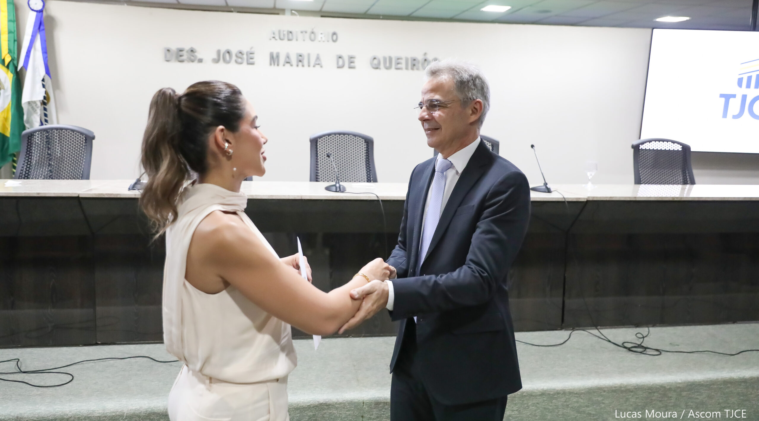 Tribunal de Justiça do Ceará empossa mais de 100 servidoras e servidores em solenidade na Esmec