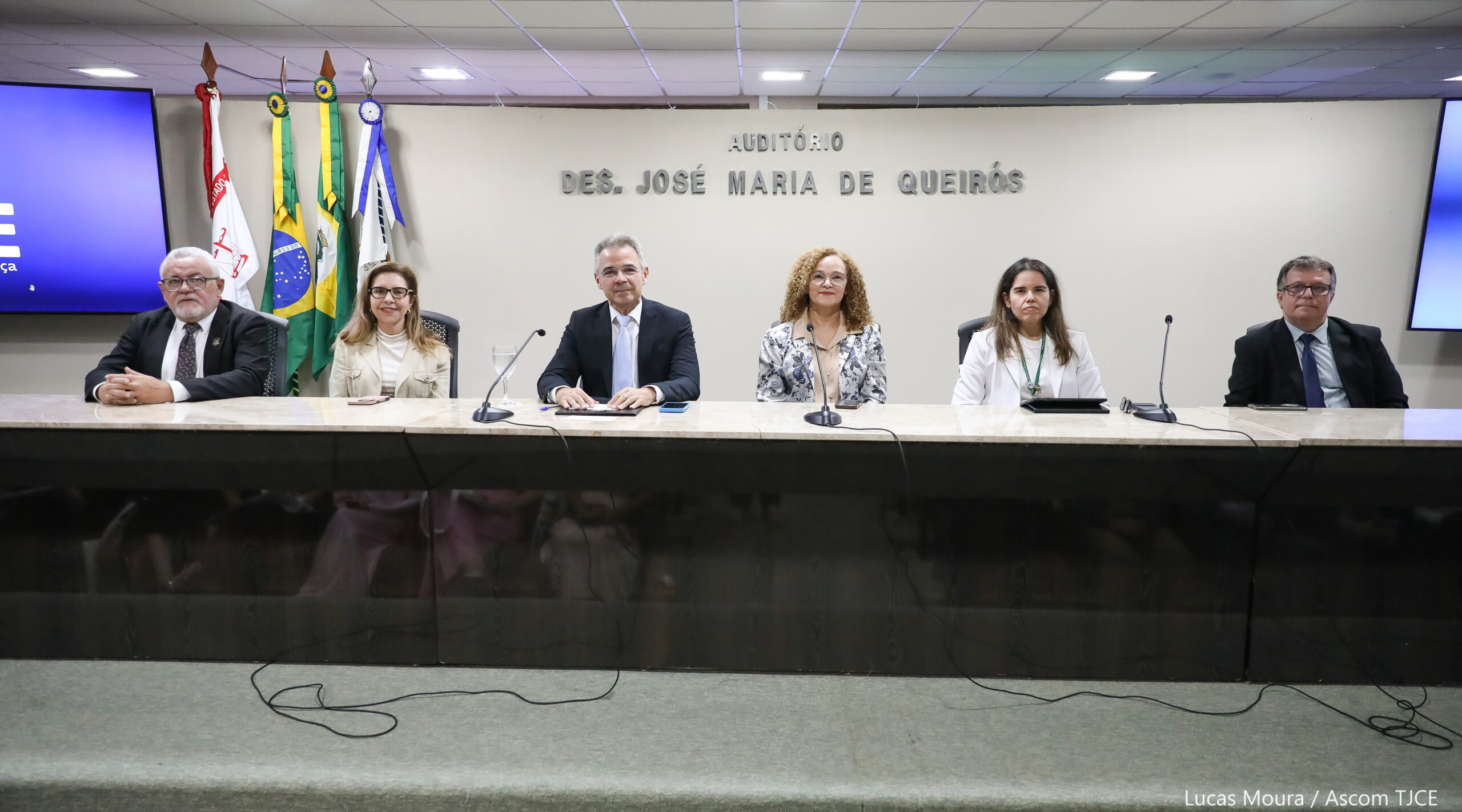 Tribunal de Justiça do Ceará empossa mais de 100 servidoras e servidores em solenidade na Esmec
