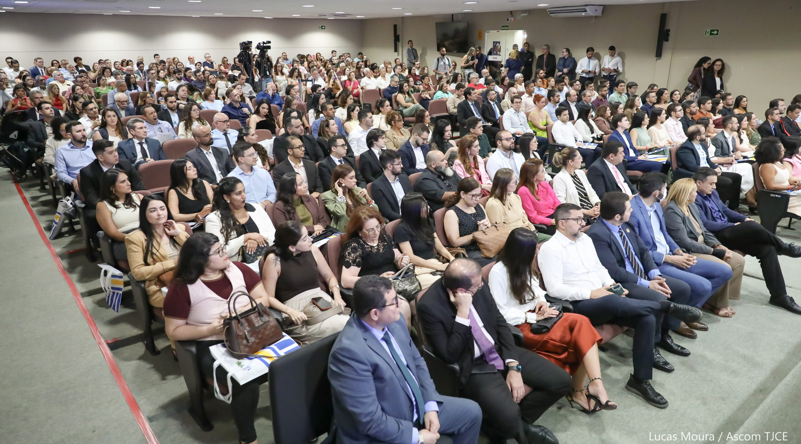 Tribunal de Justiça do Ceará empossa mais de 100 servidoras e servidores em solenidade na Esmec
