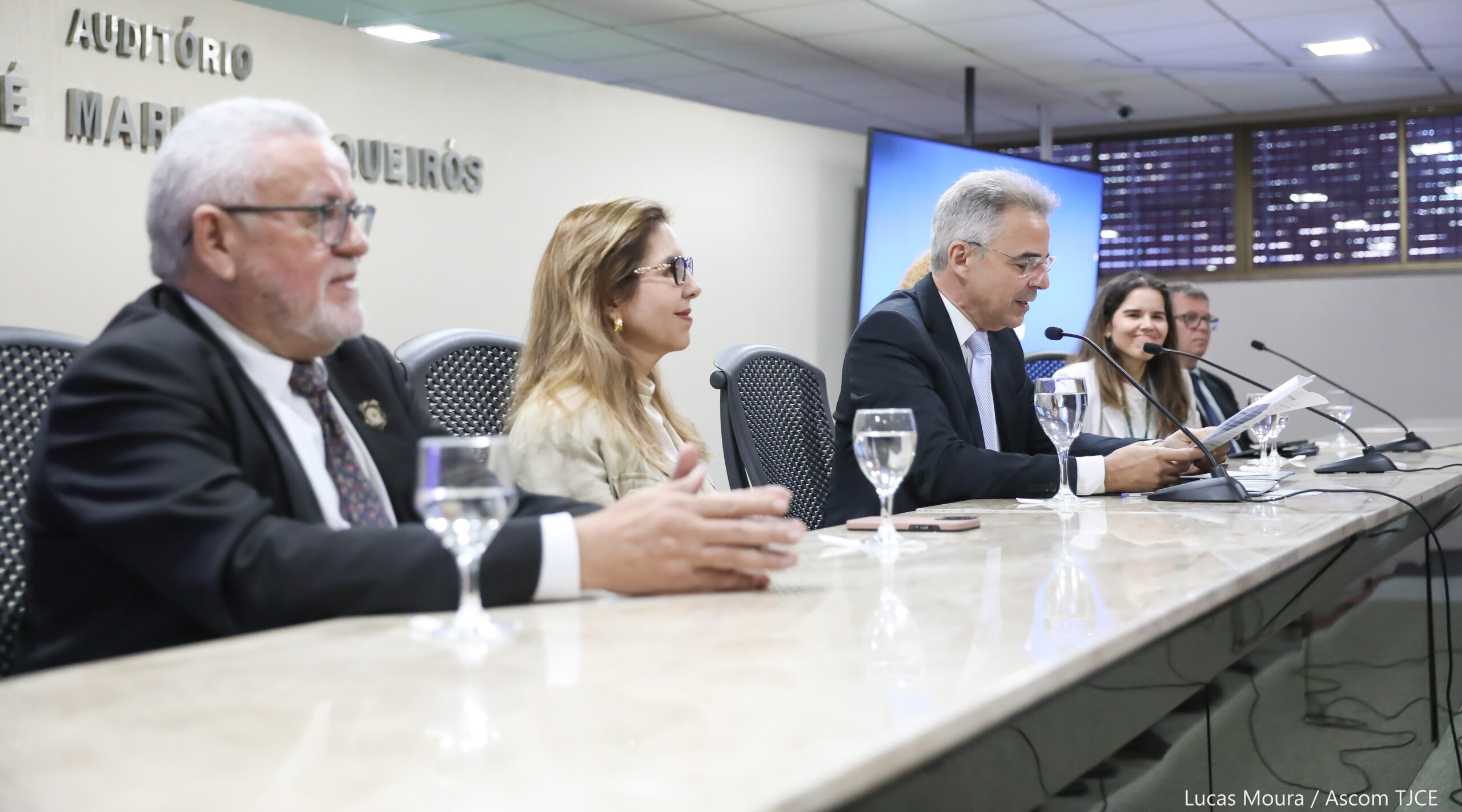 Tribunal de Justiça do Ceará empossa mais de 100 servidoras e servidores em solenidade na Esmec