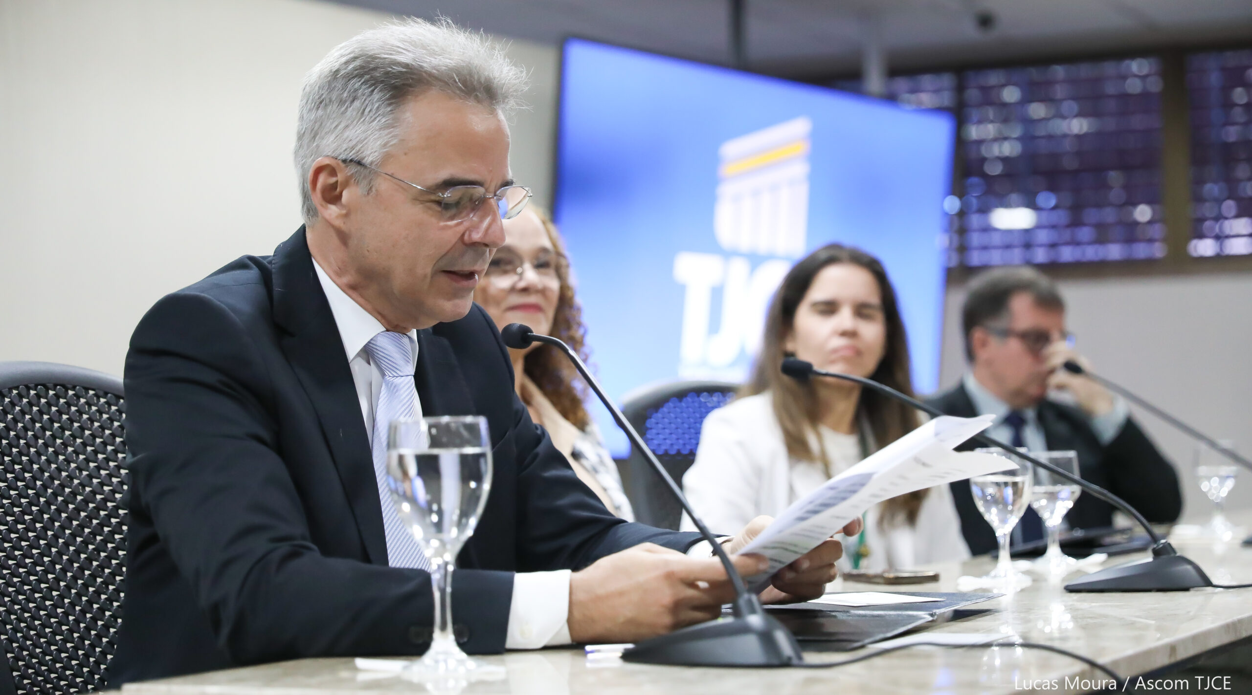 Tribunal de Justiça do Ceará empossa mais de 100 servidoras e servidores em solenidade na Esmec
