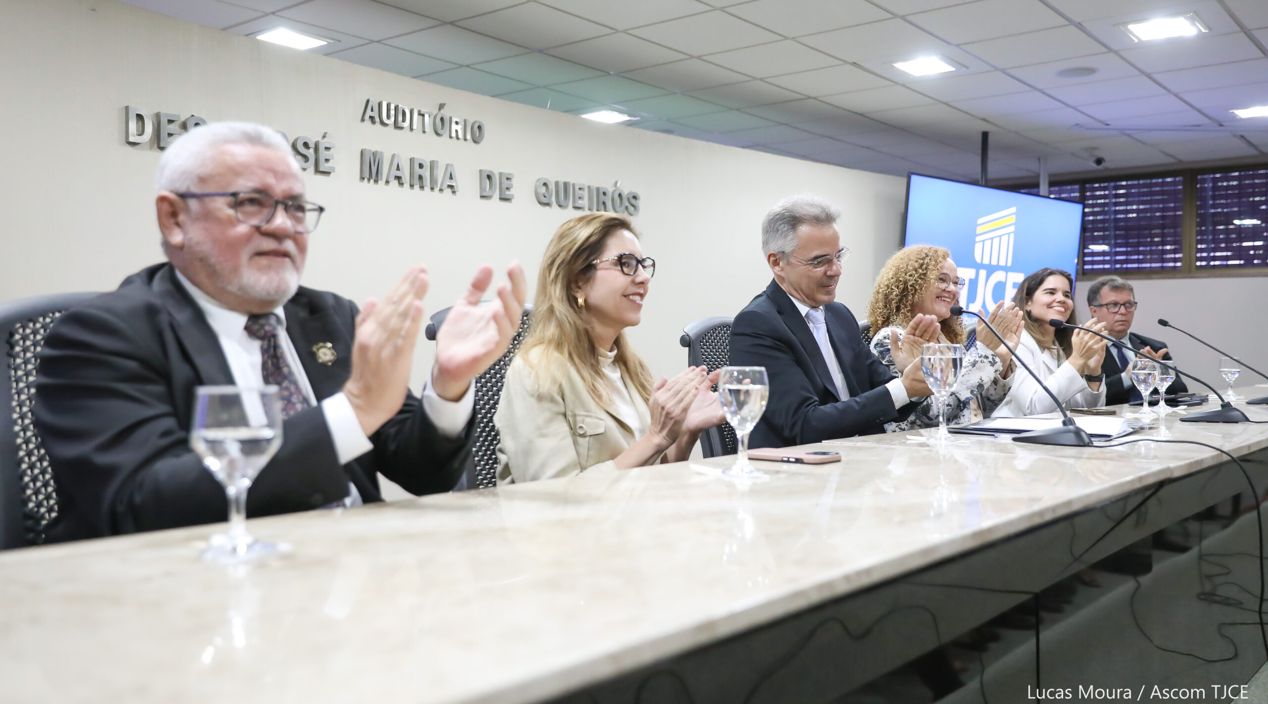 Tribunal de Justiça do Ceará empossa mais de 100 servidoras e servidores em solenidade na Esmec