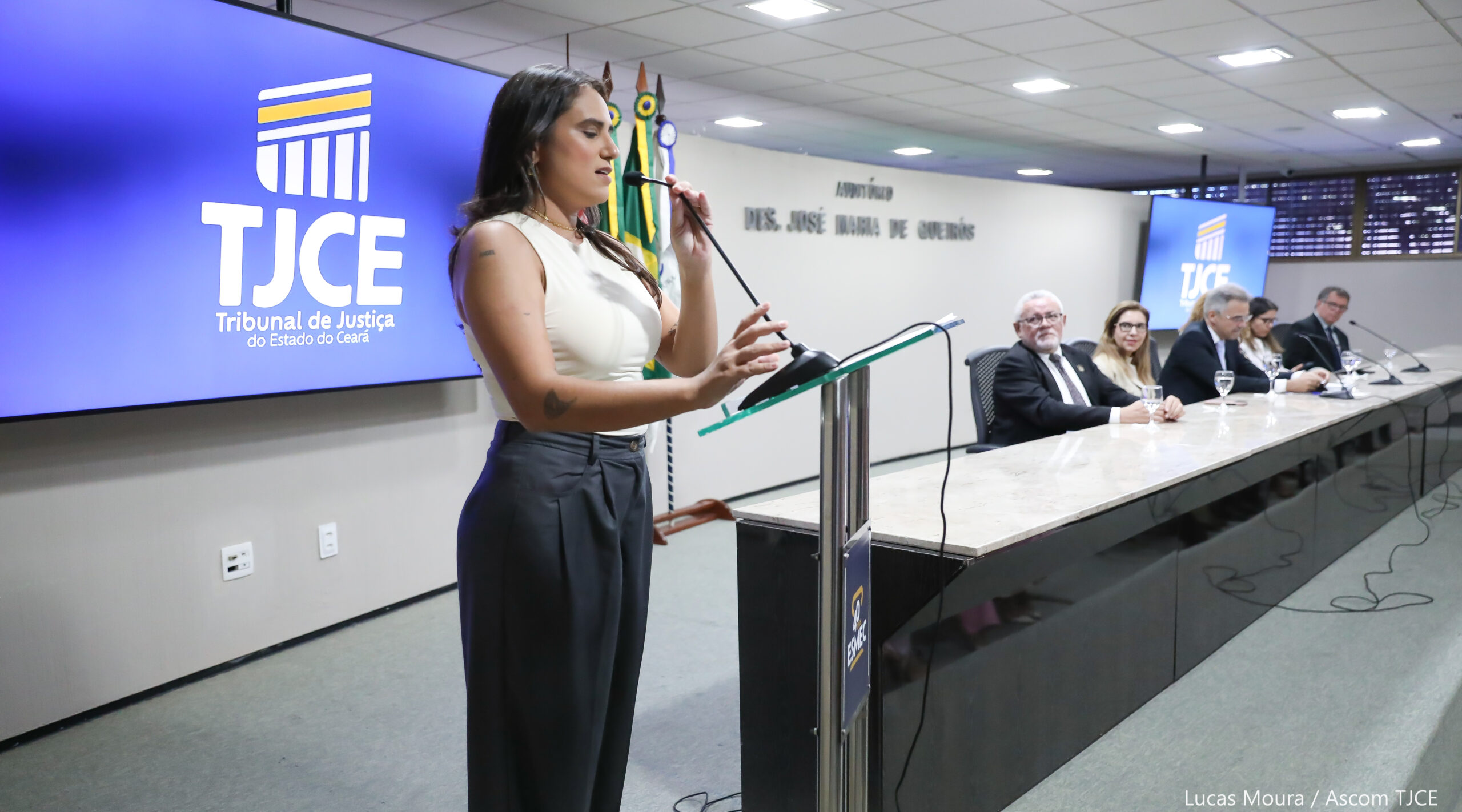 Tribunal de Justiça do Ceará empossa mais de 100 servidoras e servidores em solenidade na Esmec