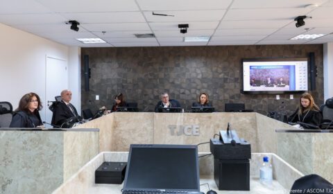 TJCE mantém indenização a passageira vítima de queda em ônibus que agravou problema de saúde