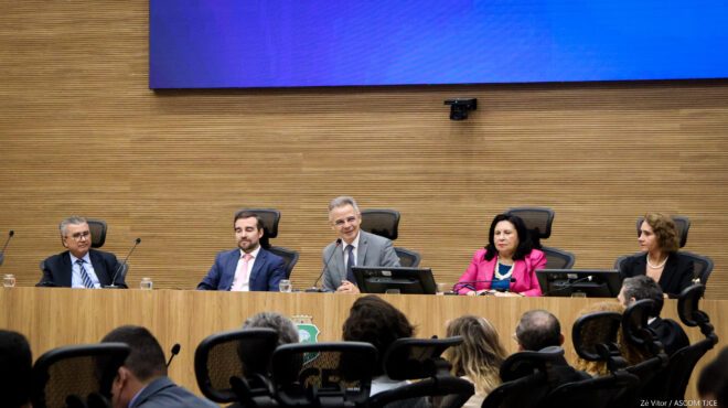 Des. José Tarcílio Silva, Mariano Lafuente, des. Heráclito Veira, desa. Nailde Pinheiro Nogueira, desa. Joriza Magalhães e outras(os) desembargadoras(es)