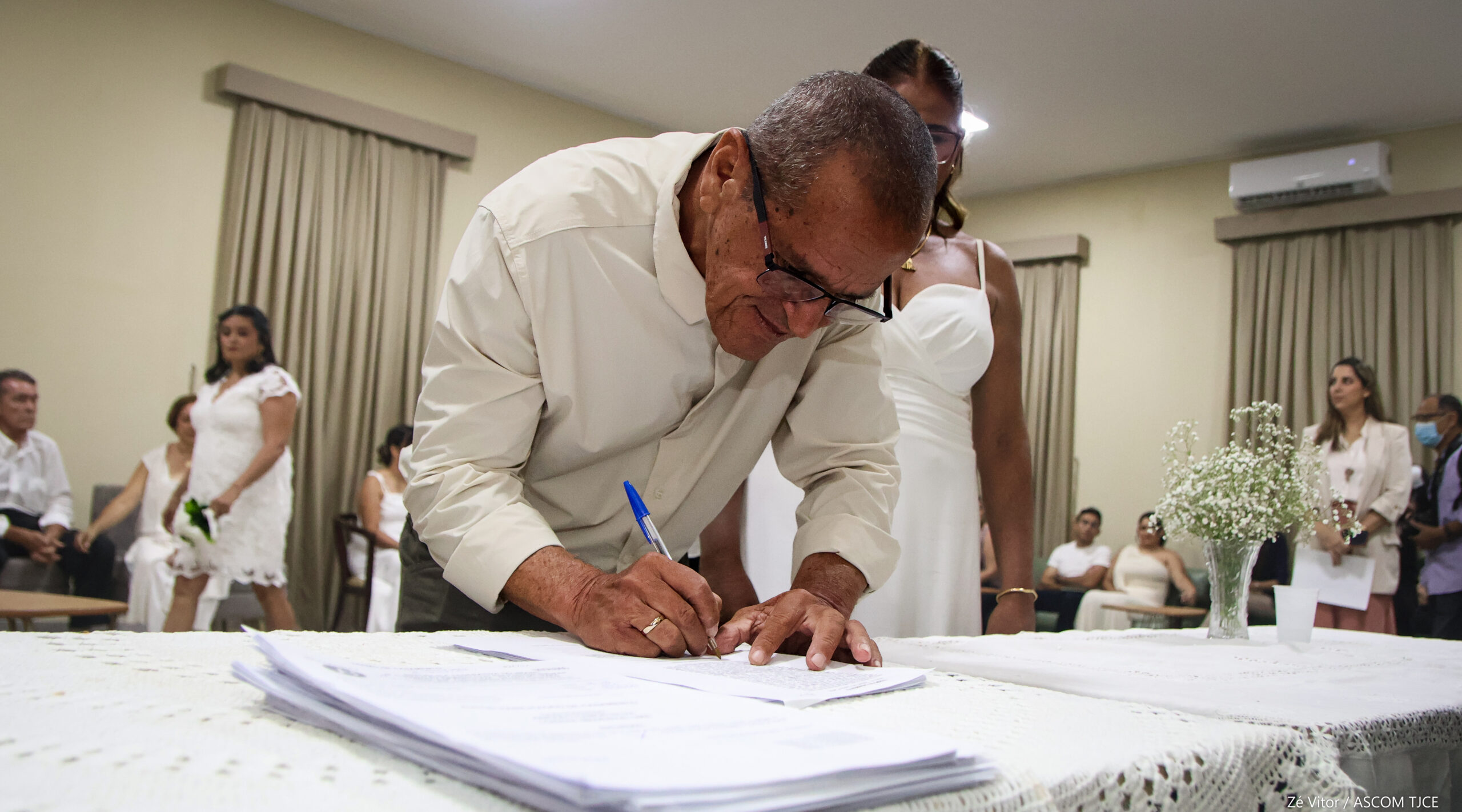 Projeto “Celebração Coletiva do Amor”: Parceria entre TJCE e UFC promove 27 casamentos em cerimôn... - Foto 206