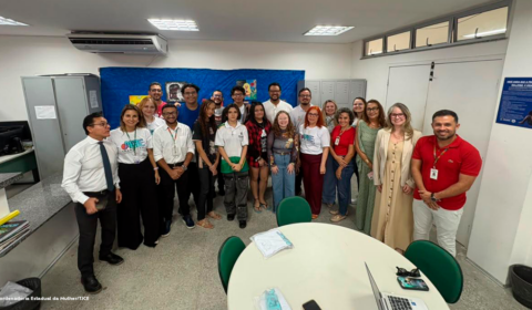 “Arte para Transformar”: TJCE visita escola estadual e conhece pinturas que participarão do concurso
