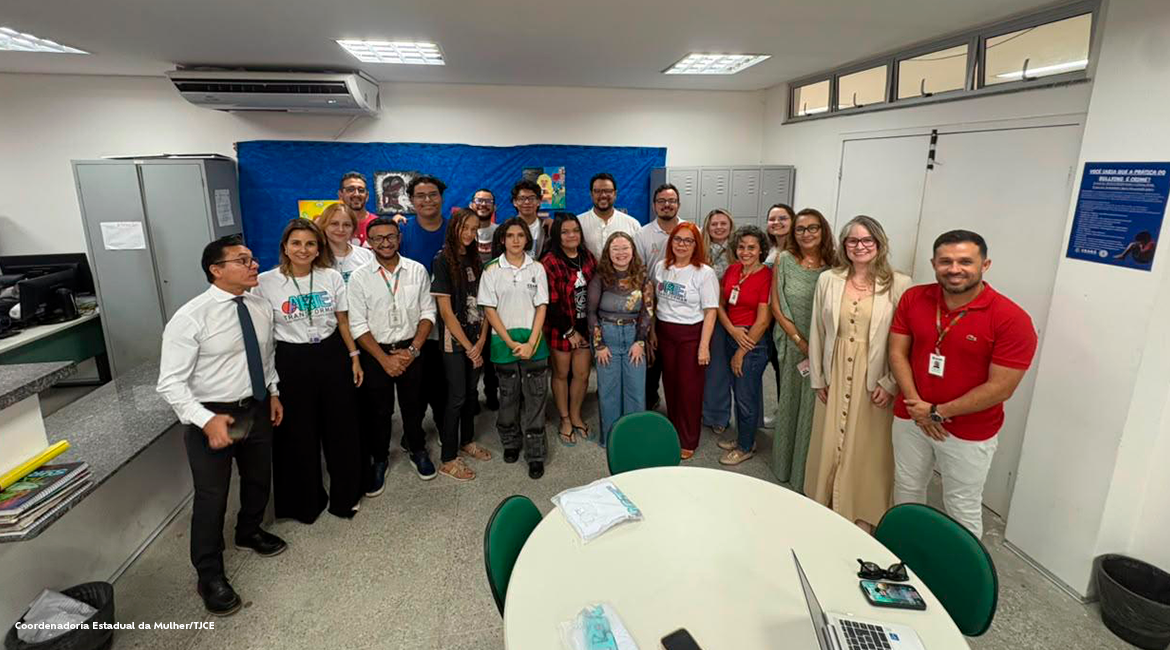 “Arte para Transformar”: TJCE visita escola estadual e conhece pinturas que participarão do concurso