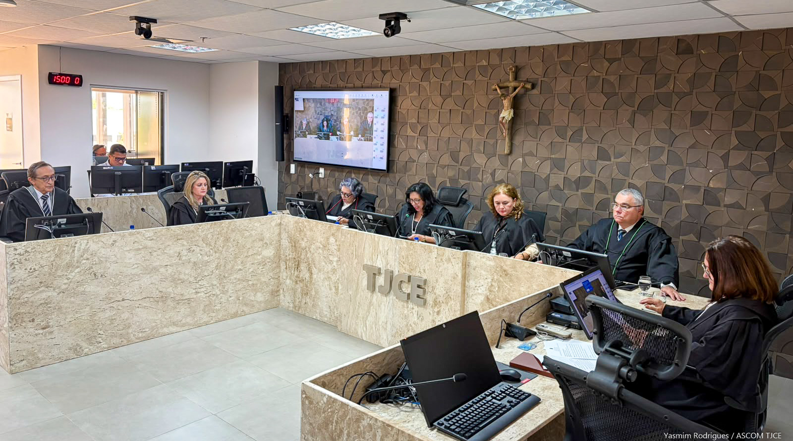 Paciente que sofreu complicações de saúde após cirurgia de ovário ganha direito à indenização por...