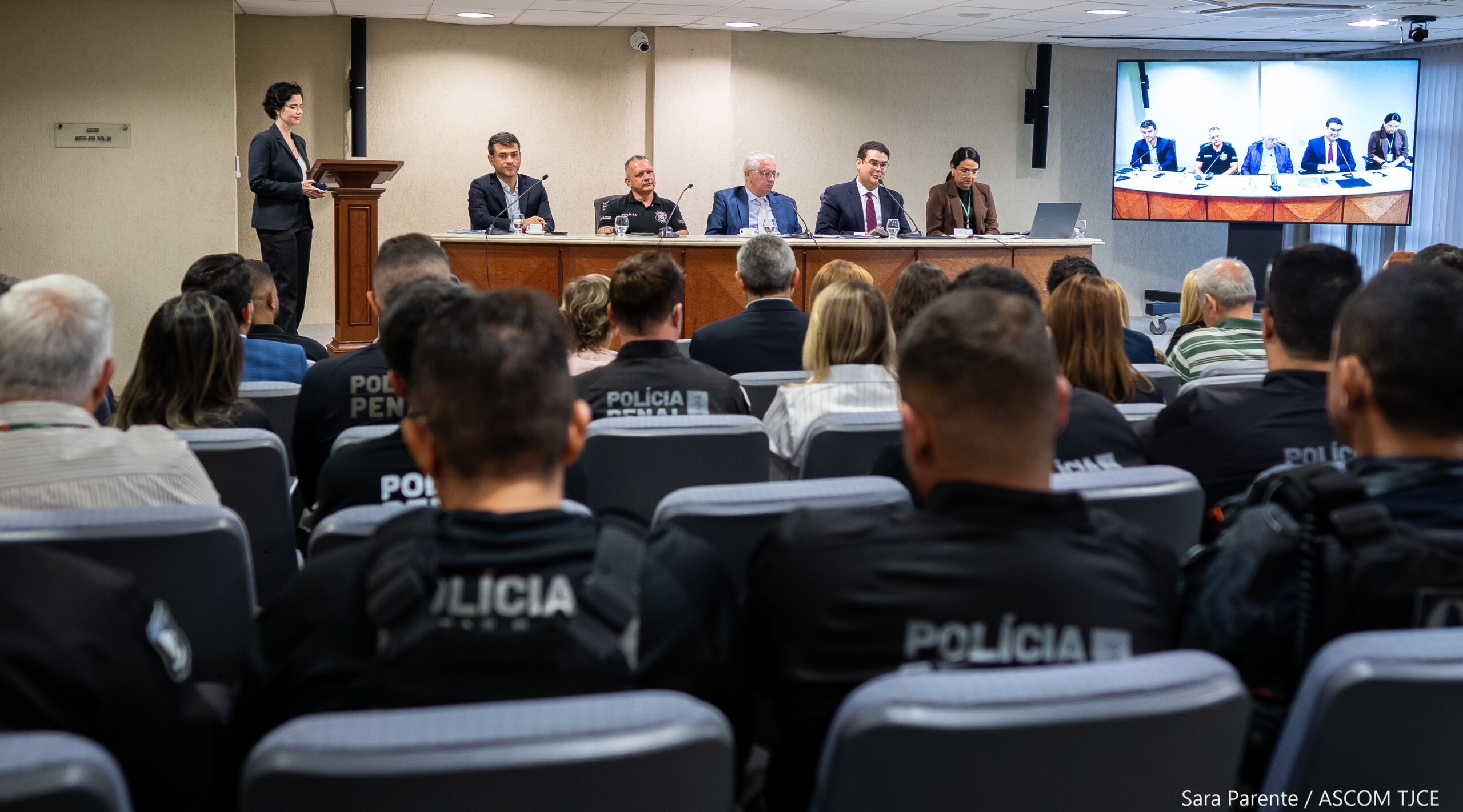 Criação da Central de Regulação de Vagas e instalação de Escritórios Sociais são destaques no rel...