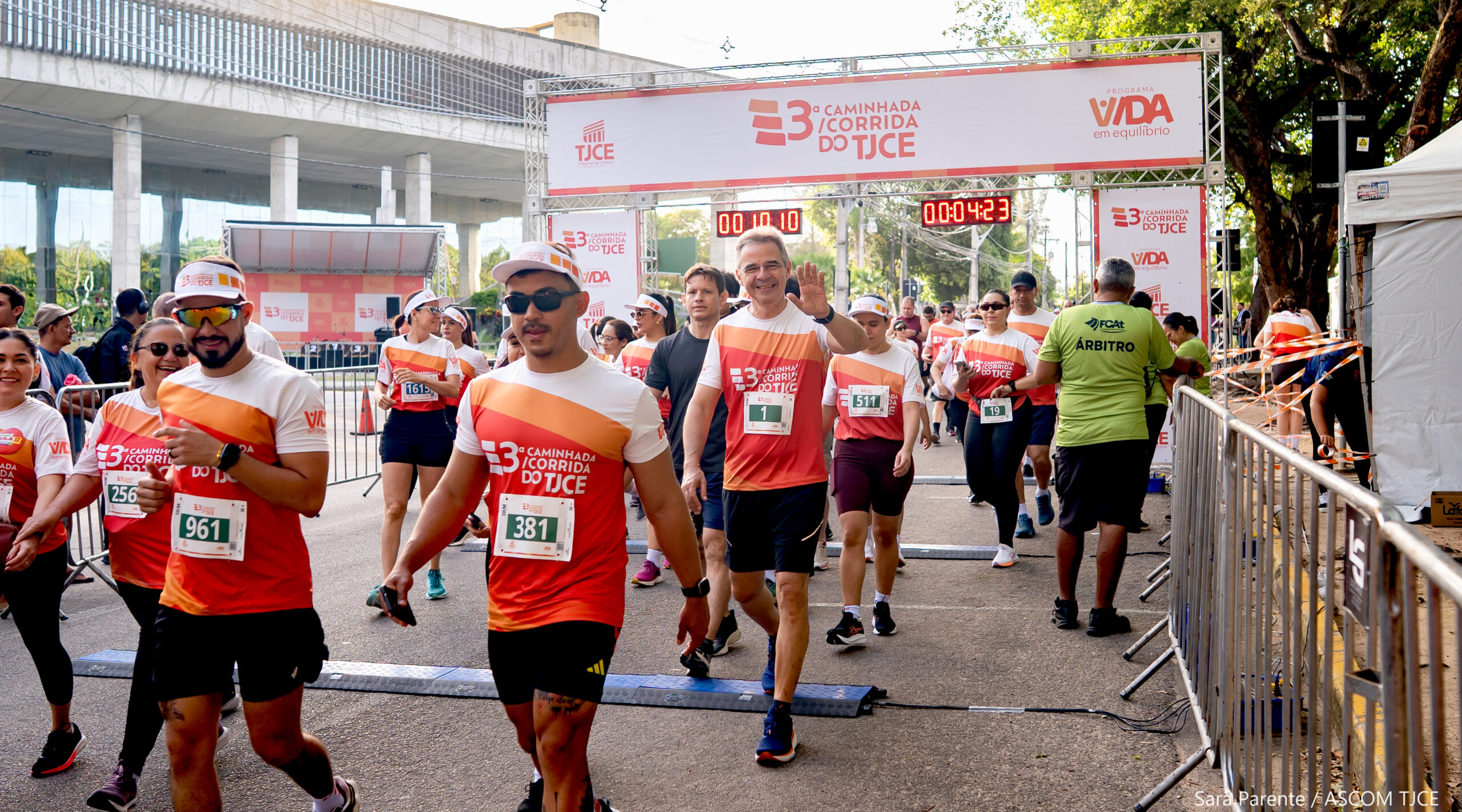 3ª Caminhada/Corrida do TJCE reúne membros do Judiciário em comemoração ao Mês do Servidor - Foto 56