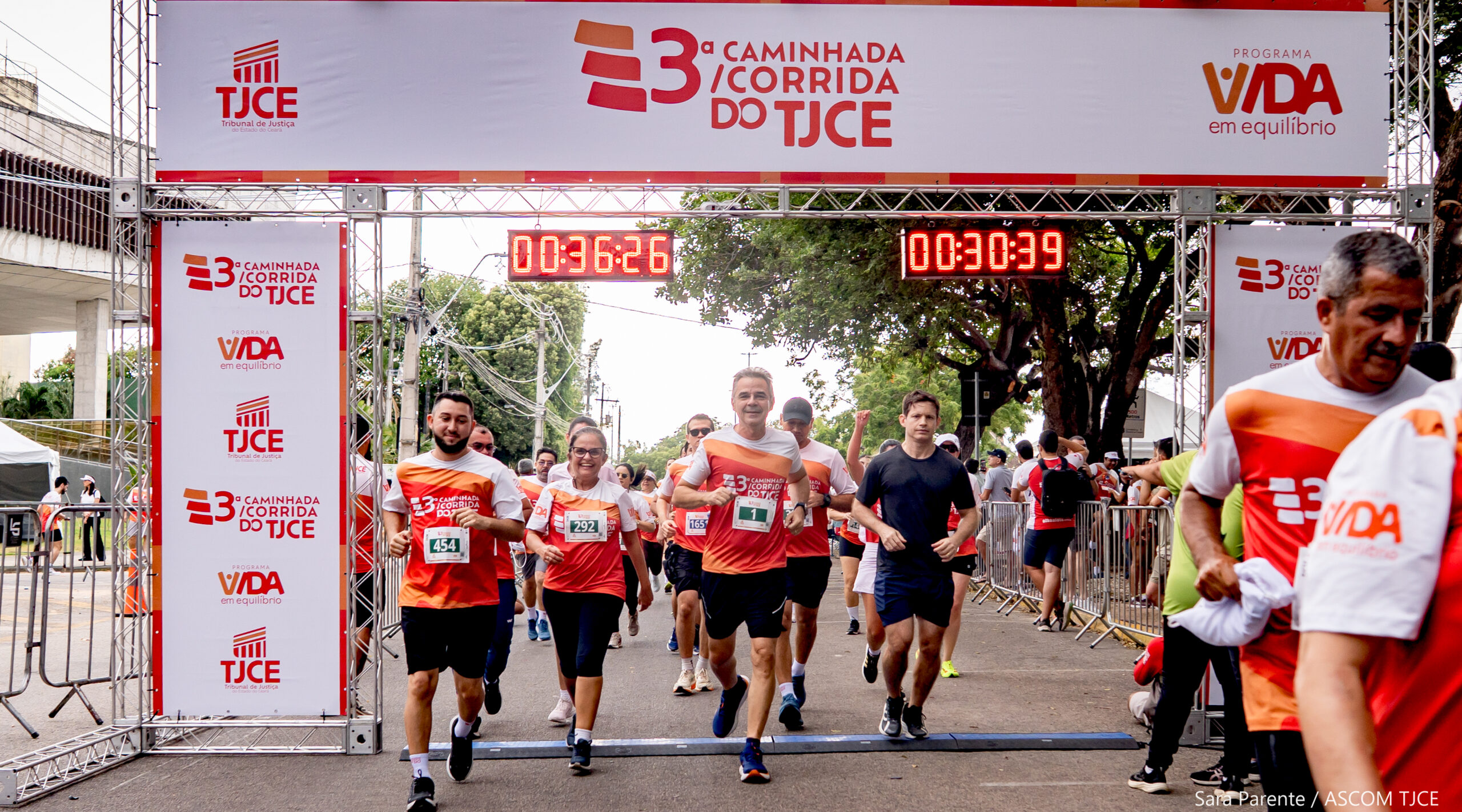 3ª Caminhada/Corrida do TJCE reúne membros do Judiciário em comemoração ao Mês do Servidor - Foto 59